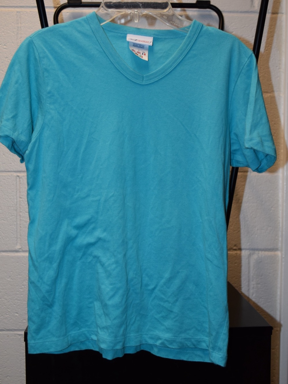 Vintage (early 2000s) Reebok Turquoise V-Neck Short Sleeve Tee Size S